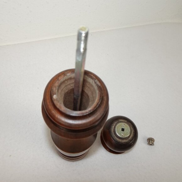 Woodcrest By Styson Wooden Salt Shaker Pepper Grinder 10 Inches MCM Vintage - Picture 15 of 16